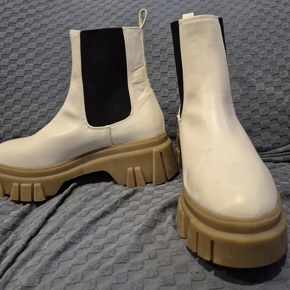 Chinese Laundry White and Black Ankle Booties with Chunky Sole - Picture 3 of 5